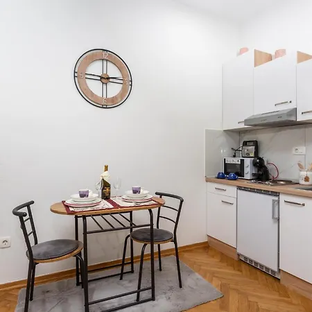 Stunning In With Wifi Apartment
